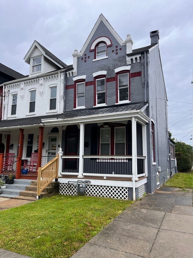 Primary Photo - 4 bedroom 1.5 Home Available For Rent