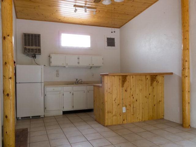 Kitchen - 3800 N Valley Dr