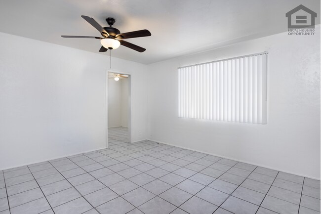 Foto del edificio - 2849 W Alice Ave