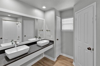 Building Photo - 63 Woodlily Pl