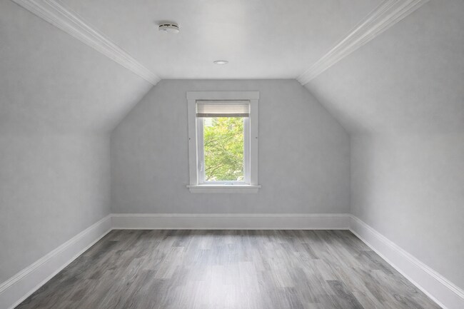 Foto del edificio - DINKYTOWN- Amazing Location! Affordable 6 Bedroom House for Sept Move In