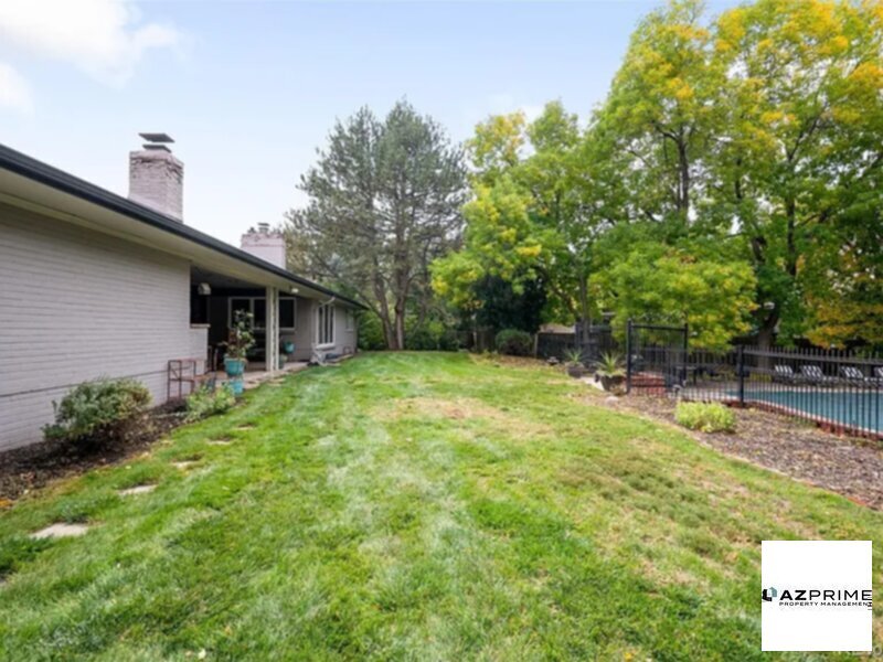 Building Photo - Single Family Residence