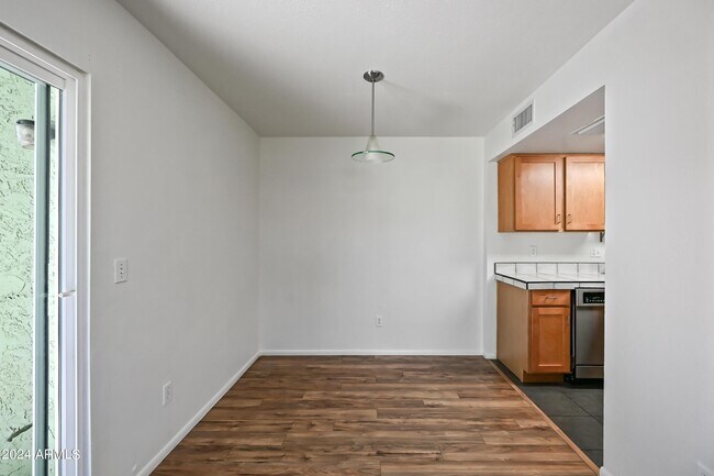 Foto del edificio - 729 E Cochise Dr