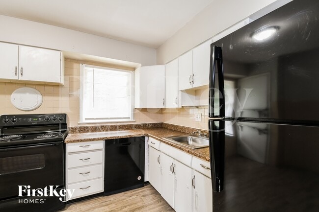 Building Photo - 665 Mark Twain Dr