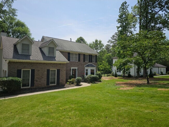 Building Photo - Perfect Peachtree City Location, 4 Bedroom...