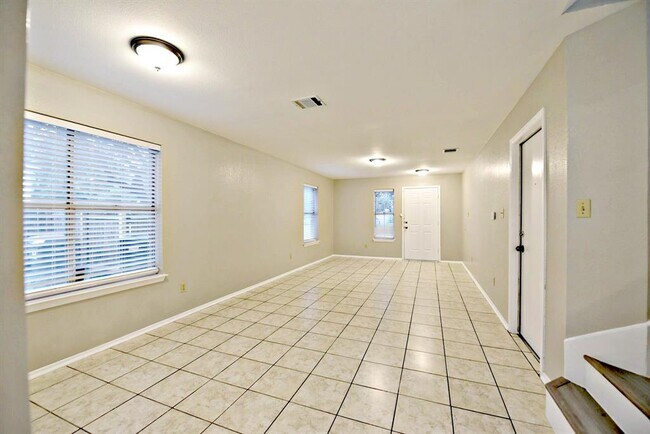 Building Photo - 12801 Margit Dr