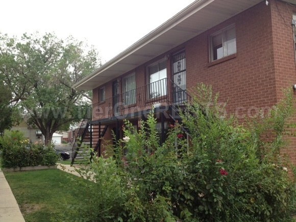 Foto del edificio - Ground Level 2 bed 1 bath Hardwood Floors!