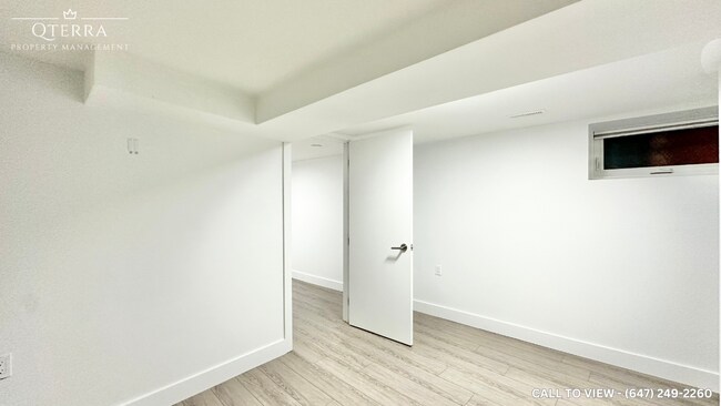 Building Photo - 99 Mackay Av