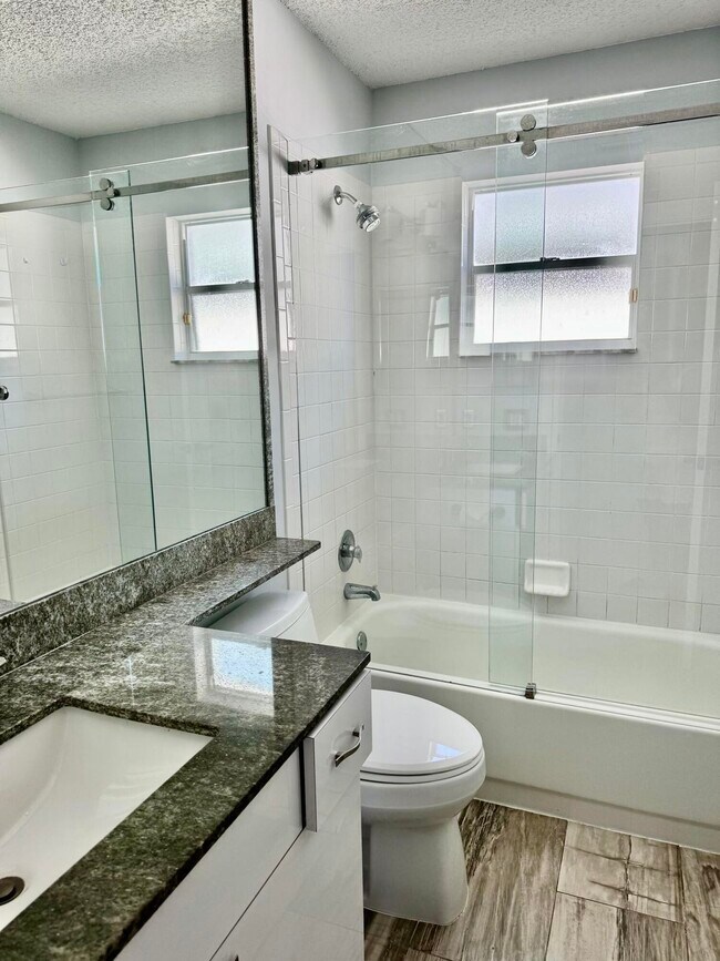Foto del edificio - 1368 Waterway Cove Dr