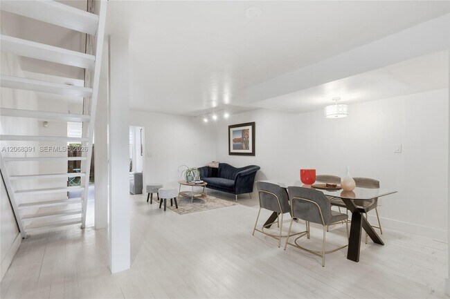 Foto del edificio - 8823 NE 4th Avenue Rd