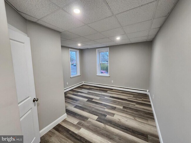 Building Photo - 495 N Main St