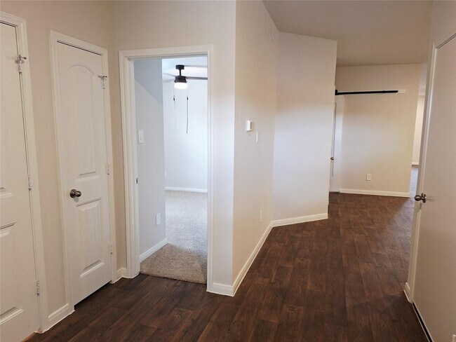 Foto del edificio - 1327 Camden Ln