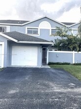 Building Photo - 9724 SW 142nd Pl