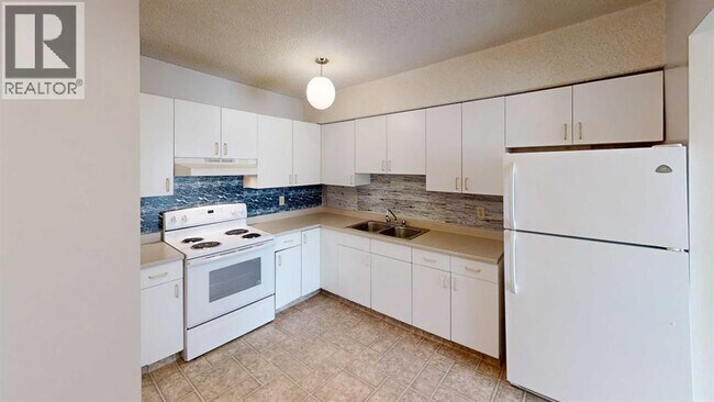 Photo du bâtiment - 5117-5144 44 St