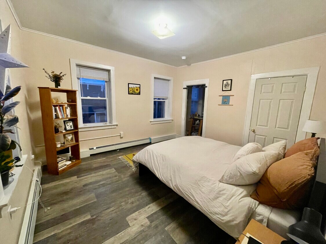 215 State St Unit 2, Hudson, NY 12534 Apartments in Hudson, NY