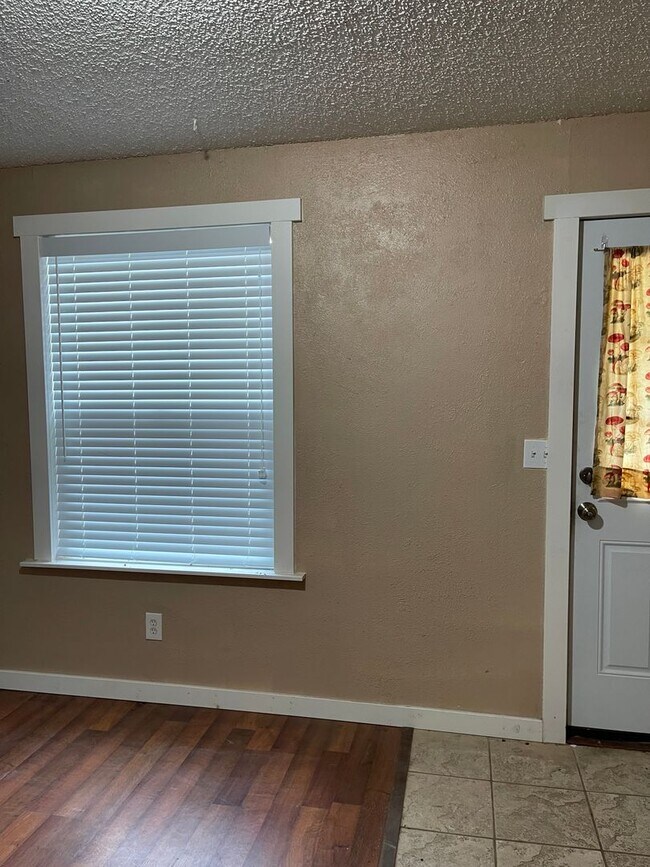 Building Photo - 2 bedroom 1 bath in Canon City