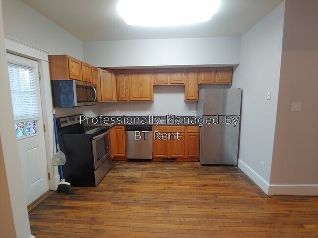 Building Photo - 1514 Bainbridge St