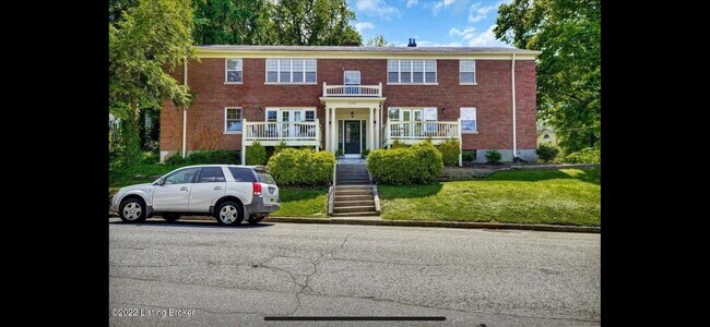 Building Photo - 2100 Spring Dr