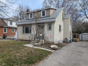 Building Photo - 281 Dufferin Ave