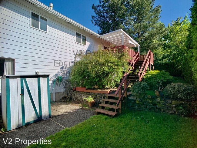 Building Photo - 3 br, 2.5 bath House - 505 SW Eastman Ct.