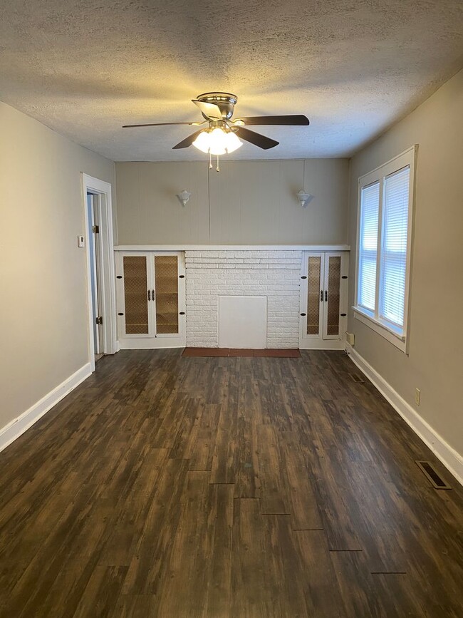 Building Photo - 2 Bed 1 Bath in the Delaware Area