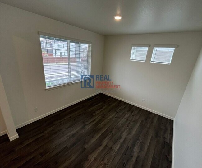 Building Photo - 2494 Wren Dr