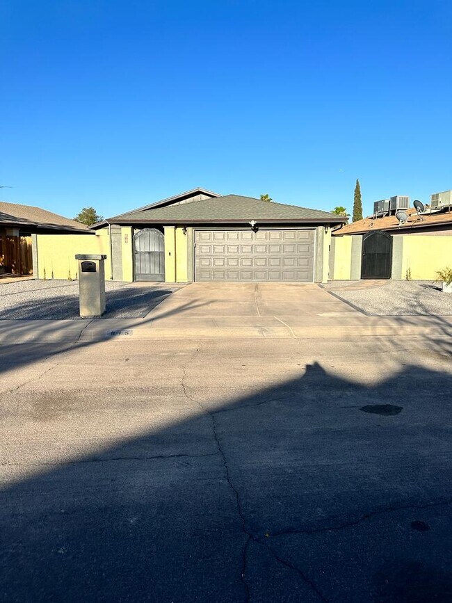 Building Photo - 815 N 86th Pl