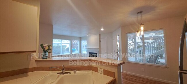 Building Photo - 9210 Market Pl