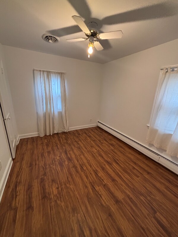 Foto del edificio - 319 Holly Ct