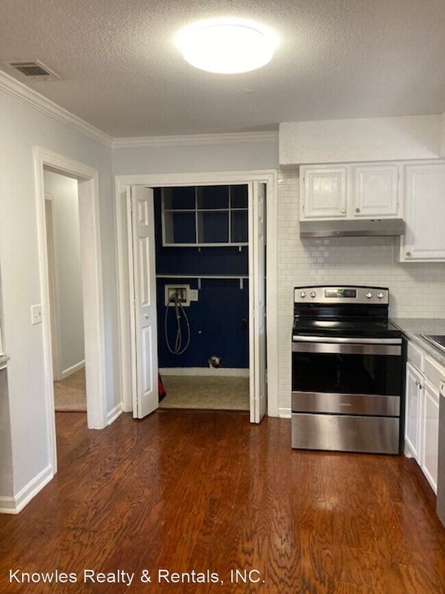 Building Photo - 3 br, 1.5 bath House - 225 Bradford Road