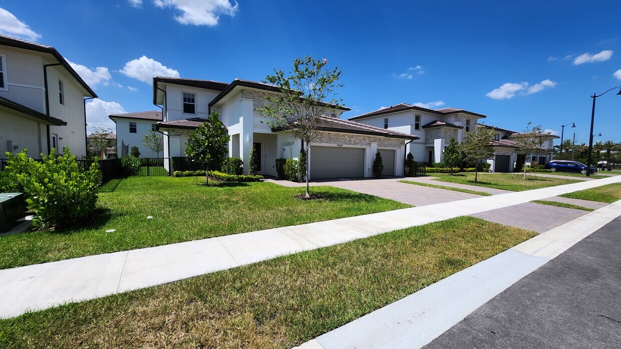 Foto principal - 12308 SW 43rd St