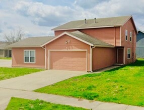 Building Photo - 2755 S Glenview Ave