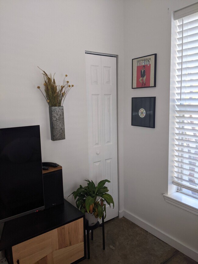 Foto del edificio - 445 N Sessions St NW