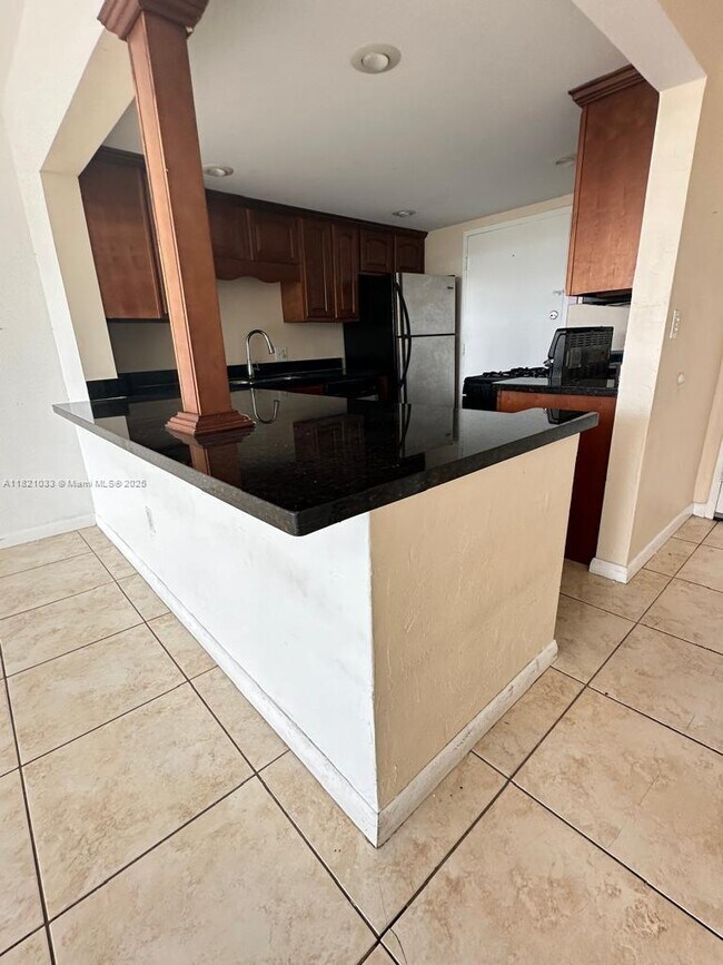 Foto del edificio - 2175 NE 170th St