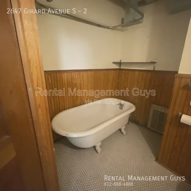 Foto del edificio - 2647 Girard Ave S