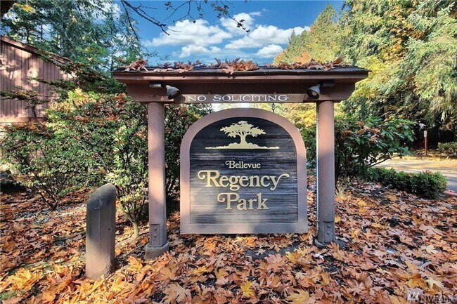 Foto del edificio - Regency Park Condominiums - Bridle Trails/...
