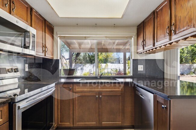 Building Photo - 9300 E Kalil Dr