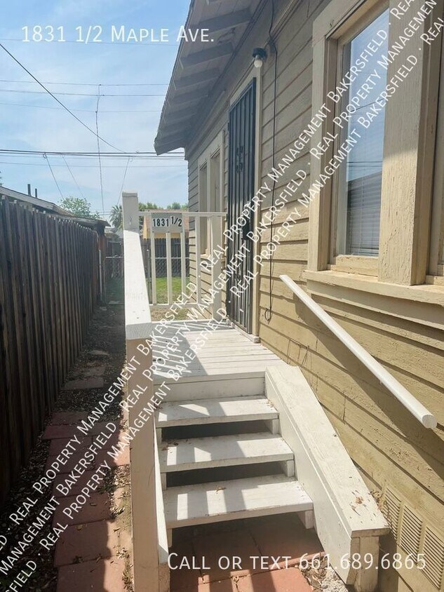 Primary Photo - 1831 1/2 Maple Avenue - Zero Deposit, Ask ...