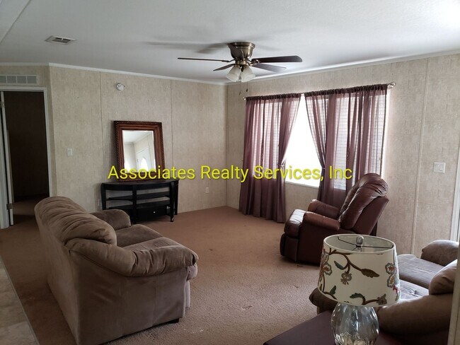 Foto del edificio - Remodeled and just on the Market!