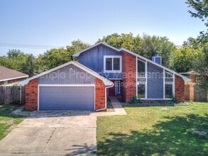 Building Photo - 2320 Yellowstone Dr