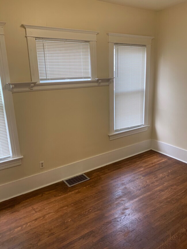 Foto del edificio - 457 W Lawrence Ave