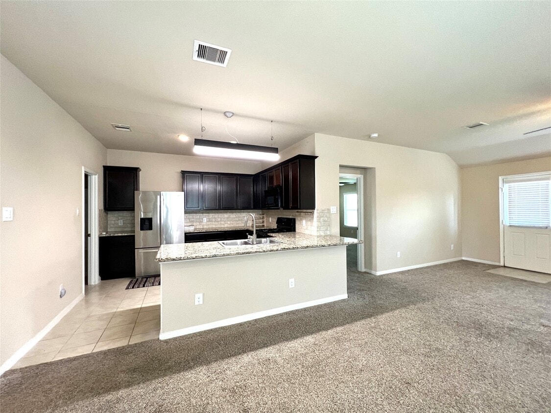 Foto del edificio - 28806 Innes Park Pl