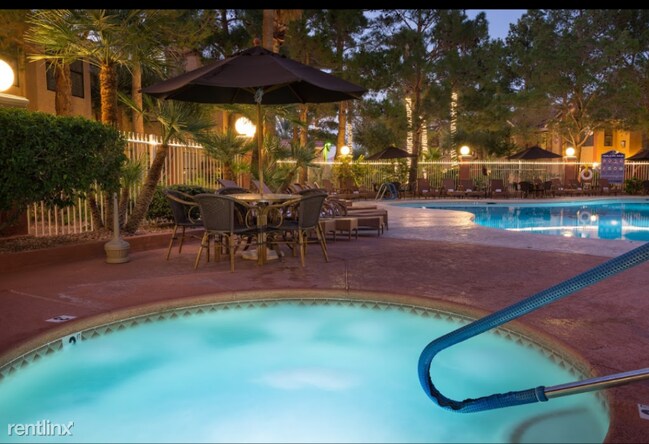 Building Photo - 1 br, 1 bath Condo - Flamingo