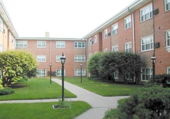 Foto principal - 0 bedroom in Chicago IL 60645