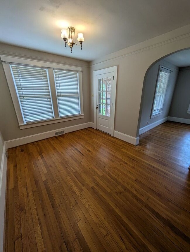 Foto del edificio - 3BD/1BA Unit with Basement in Hickory