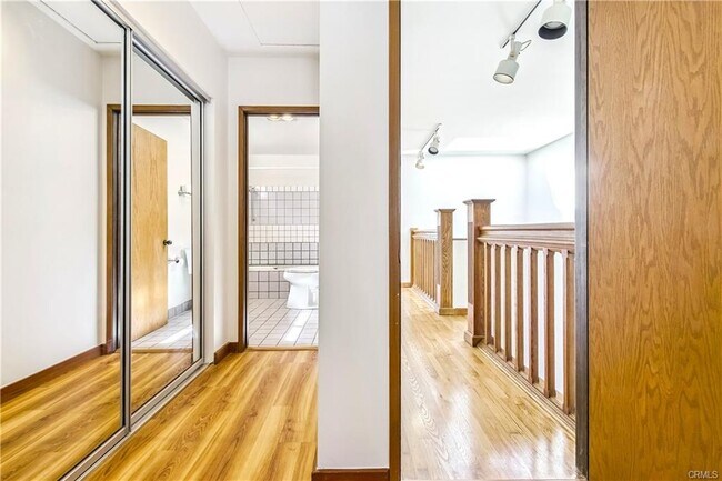 Foto del edificio - 1834 Rhodes St