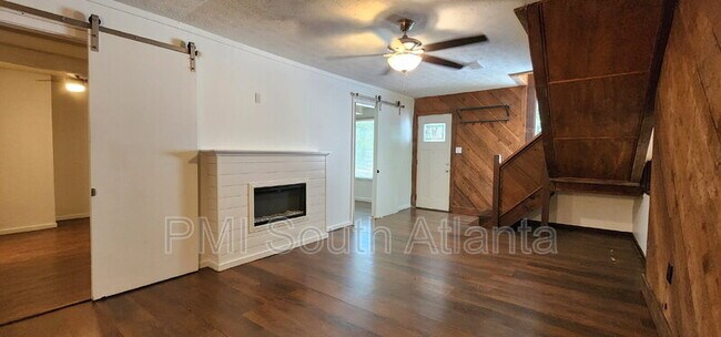 Foto del edificio - 6584 Walker Rd