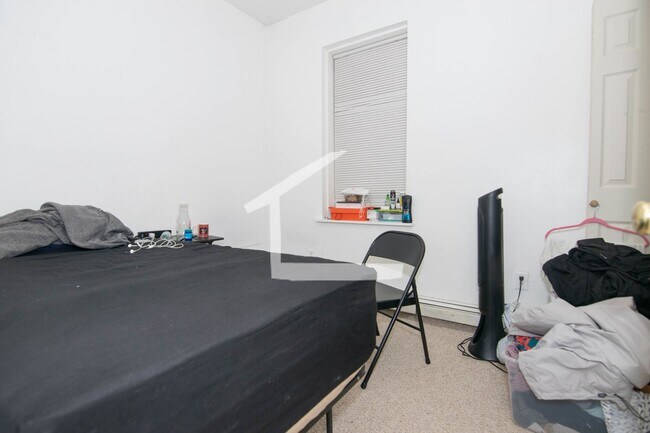 Building Photo - Central Location Steps from the T Stop. He...