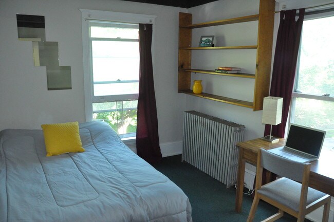 Dormitorio #3 - 118 Ferris Pl