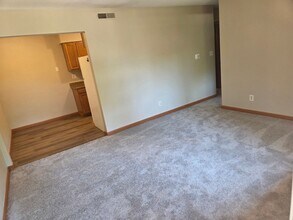 Building Photo - 1300 W Jeth Ct
